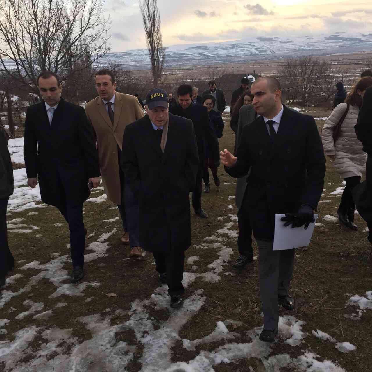 Американский сенатор Джон Маккейн прибыл в Грузию 9 15857148 10153928226632030 626111375 o новости Грузия, Джон Маккейн, сенатор, сша
