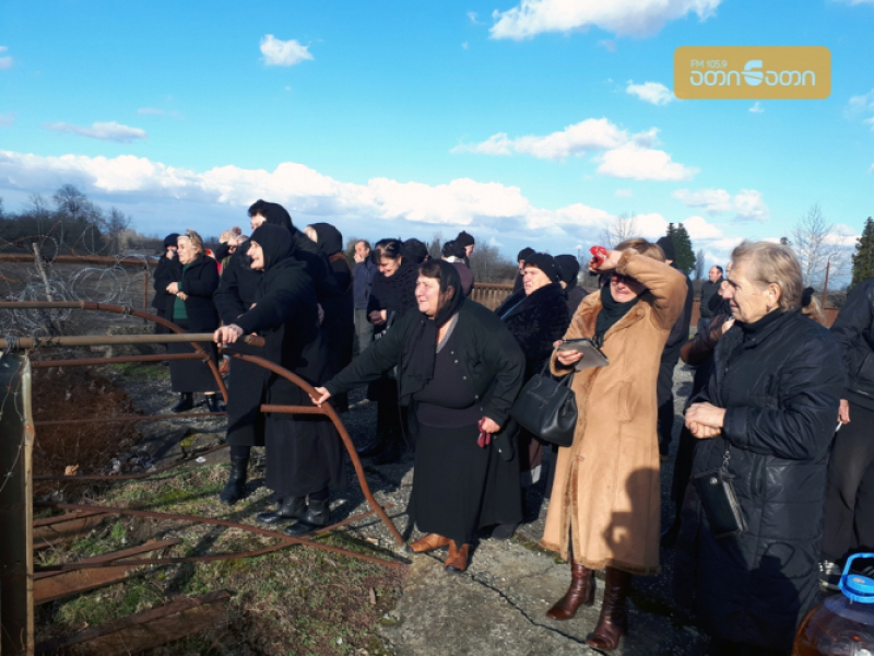 Панихида по обе стороны линии оккупации