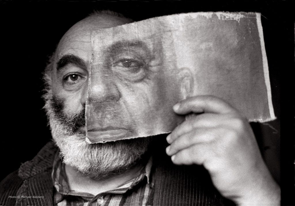 Father and Son Sergej Parajanov holding his fathers photo Photo Michael Nasberg Tbilisi Georgia 1980 новости Гия Алавидзе, сакребуло, Сергей Параджанов, тбилиси