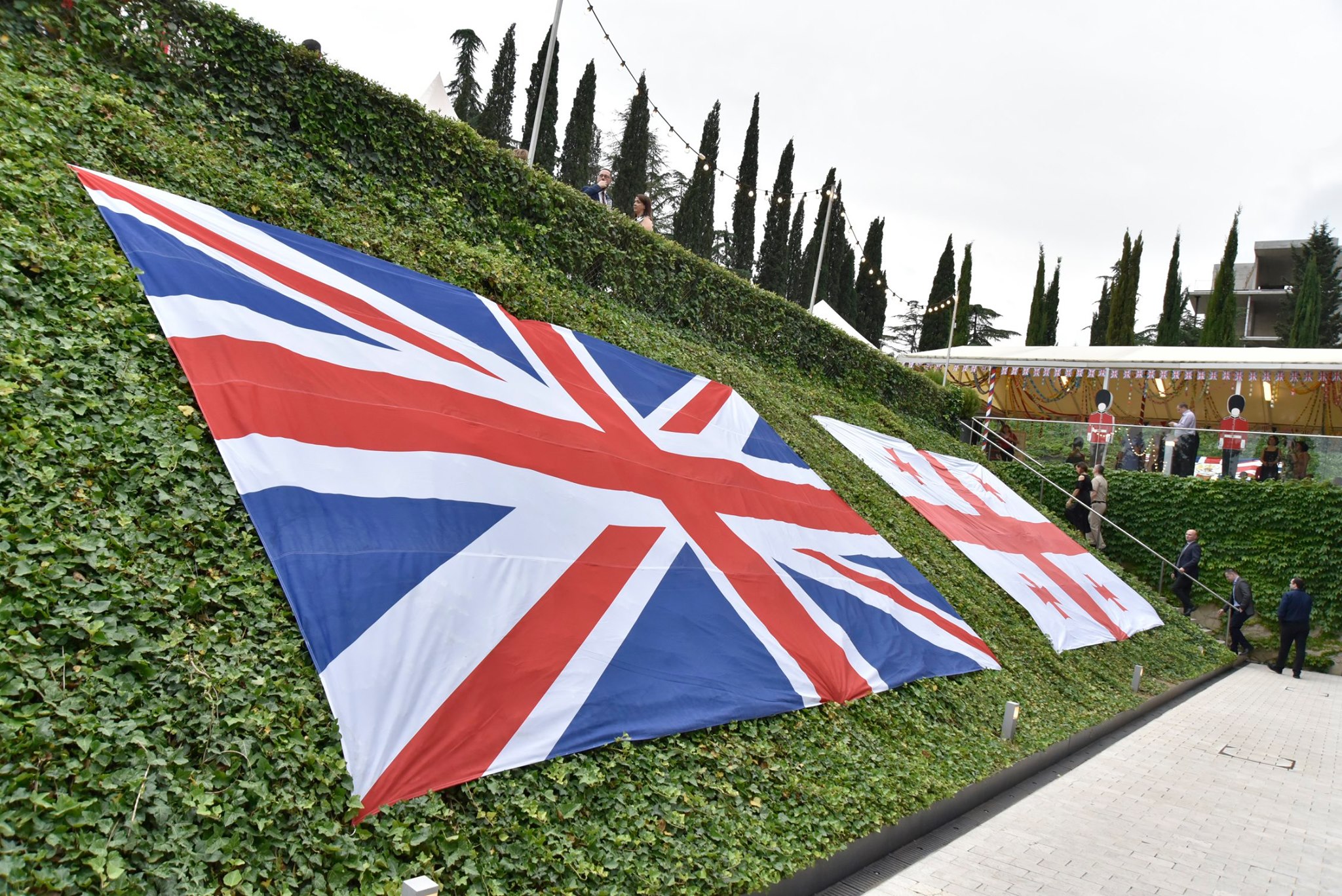 UK Georgia Flags кризис Мечты кризис Мечты