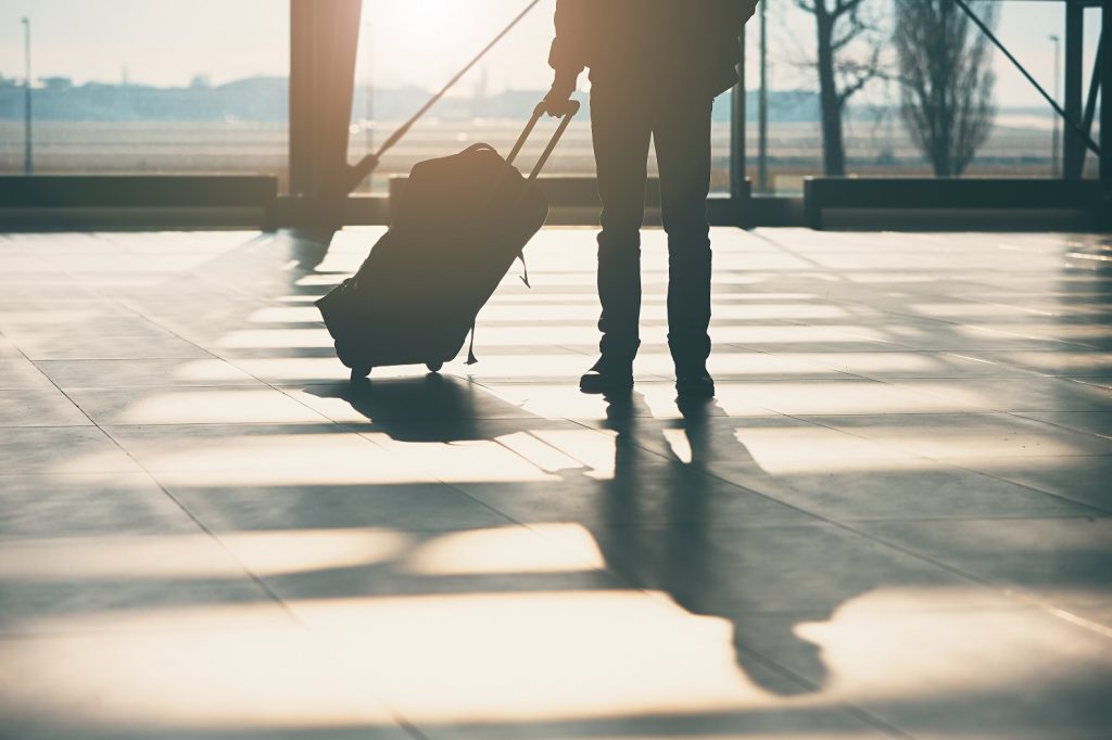 shadow of the traveler at the airport P5W65H3 новости авиасообщение, Натия Турнава