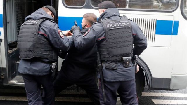 115140271 franceembassyprotests 1tass Новости BBC Новости BBC