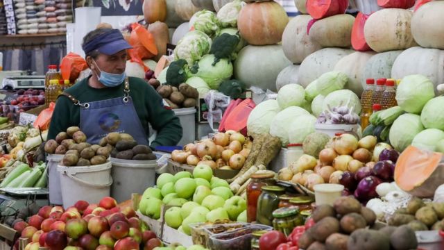 116062341 tass 42662774 Новости BBC Владимир Тихомиров, продукты питания, Россия, рост цен, Станислав Мурашов