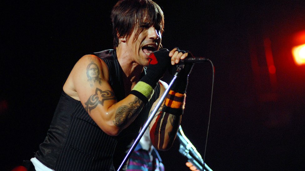 Red Hot Chili Peppers продают свой каталог песен вслед за Диланом и Янгом 47 118365720 hi007642743 Новости BBC Новости BBC