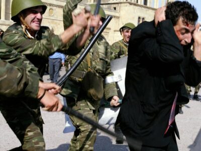 120256568 gettyimages lubiyeakciiprotestavazerbaijanerazgonayutsachastosjestokostyu.soldiersbeatanoppositionsupporterofthemusavatpartyduringriotsoctober162003 Новости BBC Азербайджан, Афган Мухтарлы, грузия-азербайджан, Гусейн Бакиханов, Лейла Юнус