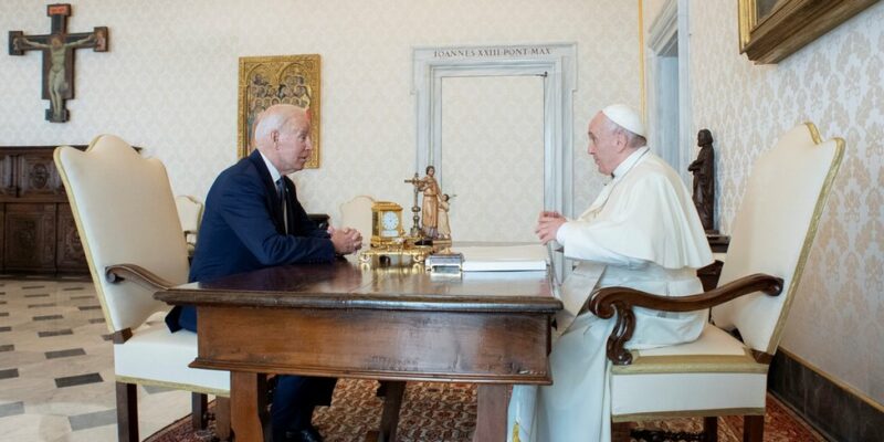 121270716 biden pope reu Новости BBC Джо Байден, Папа Римский Франциск