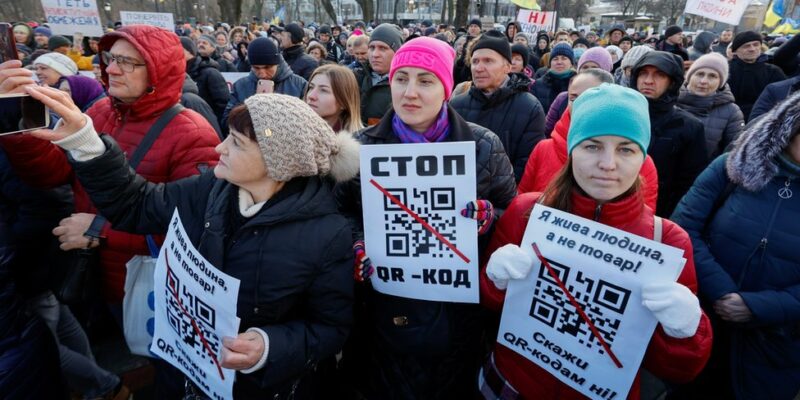 121783556 kyiv demo reu Новости BBC Covid-19, вакцинация, коронавирус, украина