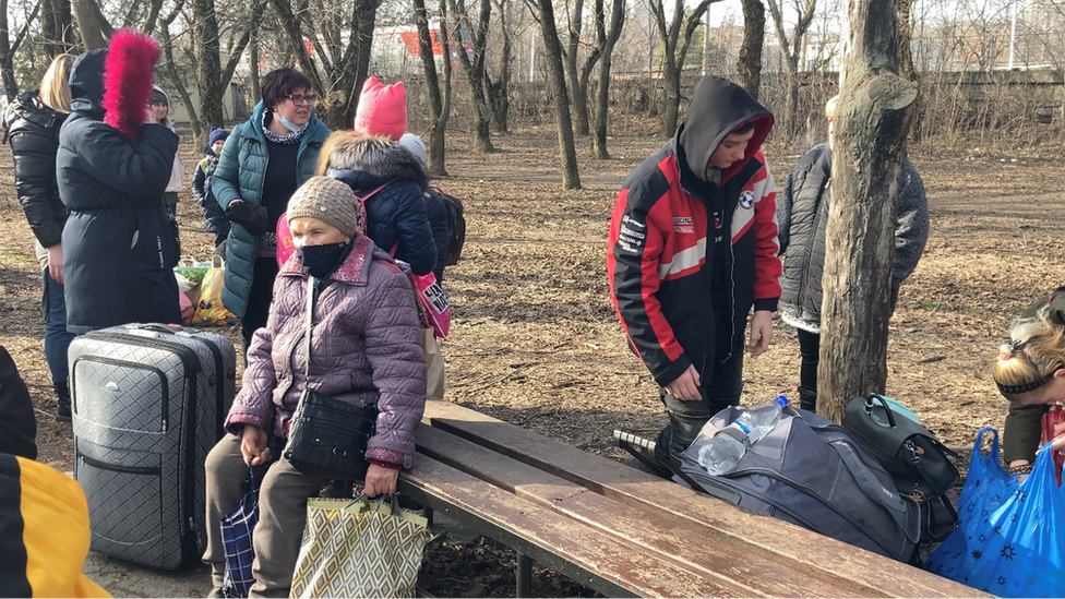 Среди беженцев были только пожилые люди и женщины с детьми