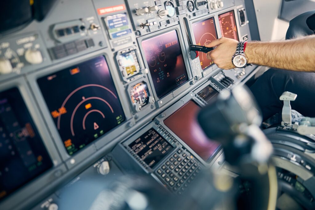 flight deck of the modern passenger plane 2021 09 03 21 03 19 utc новости Mtavari Arkhi, Грузия-Россия