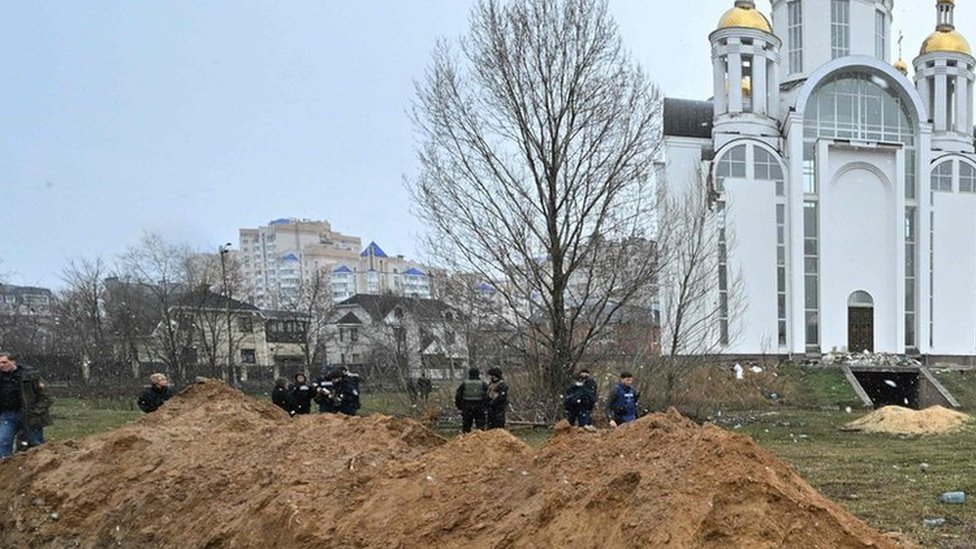 124002018 bucha church BBC News Русская служба Буча, война в Украине
