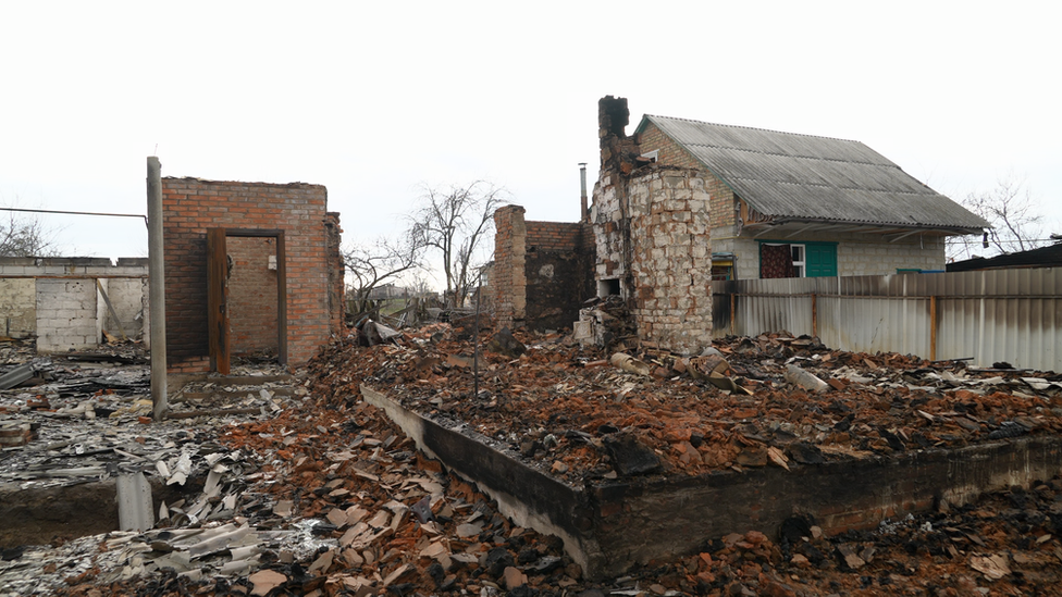 124112406 destroyedbuilding Новости BBC авдеевка, война в Украине