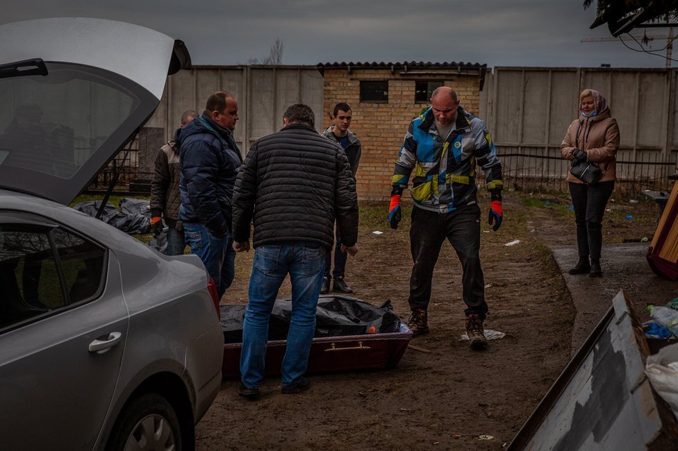 Поскольку личность Виталия уже установили, тело сразу положили в гроб