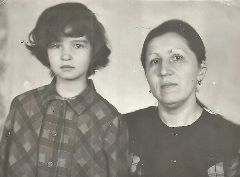 polina zherebrsova and mother. 1994 общество featured, Аслан Масхадов, война в Украине, Джохар Дудаев, Полина Жеребцова, Россия, Чечня