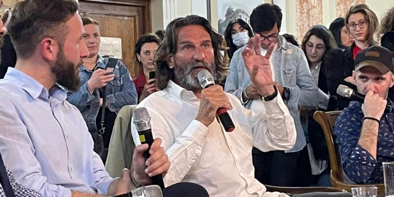 Фредерик Бегбедер в Тбилиси: французский писатель представил свою новую книгу 1 279618166 1226630314542397 2441586167864562970 n новости Литература, Фредерик Бегбедер