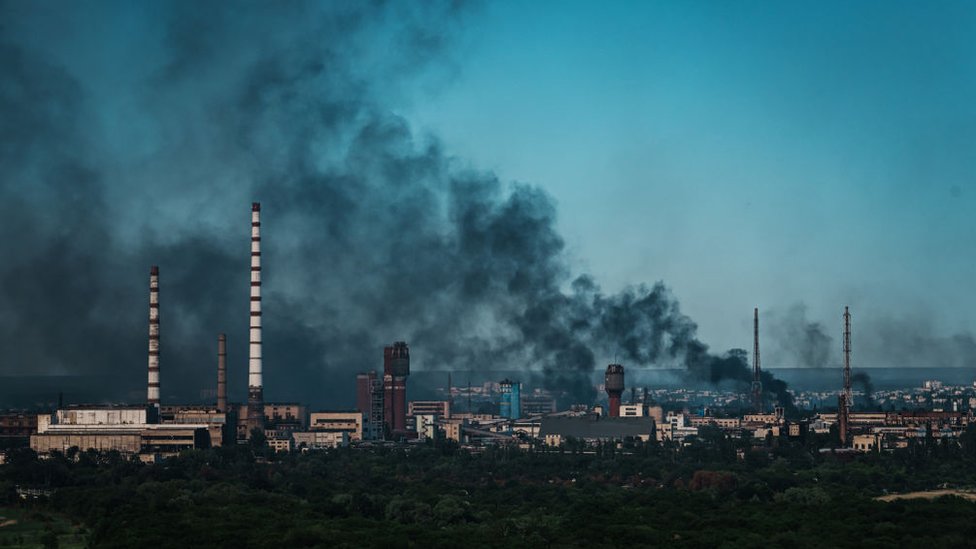 125339160 severodonetskplantgetty Новости BBC война в Украине, Северодонецк