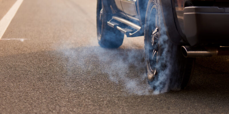 close up of a car wheel in smoke on the highway 2022 01 31 05 12 15 utc новости МВД Грузии