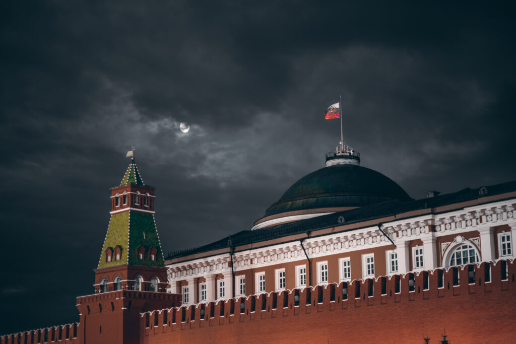 dark night shot of russian kremlin senate dome t 2022 03 18 20 57 14 utc новости Грузия-Россия, экономика Грузии