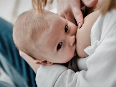 partial view of woman breastfeeding baby at home 2021 09 03 07 31 56 utc статьи статьи