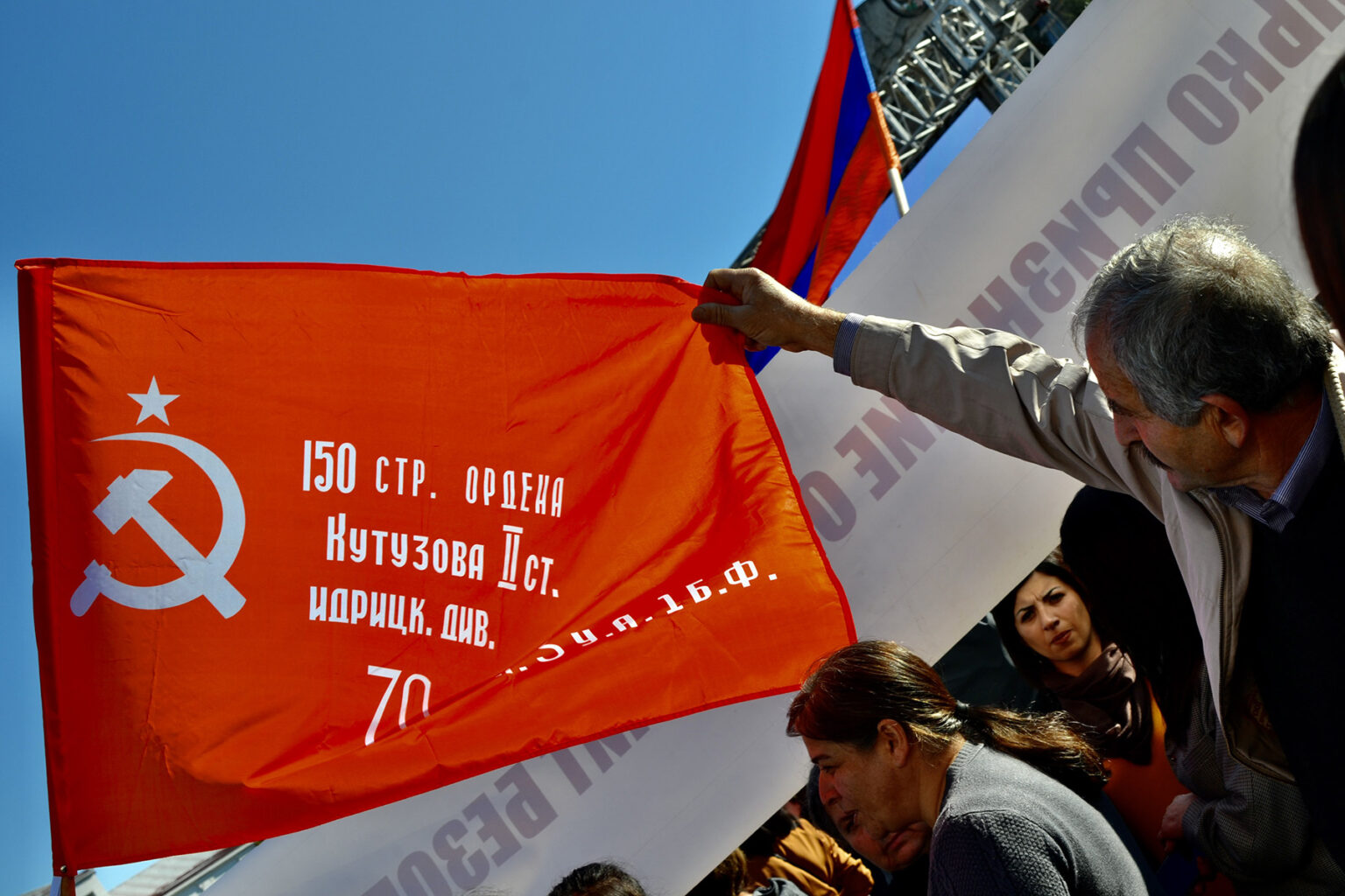 soviet victory banner stepanakert 30 10 22 1536x1024 1 новости OC Media, Азербайджан-Армения, Владимир Путин, Нагорный Карабах, Никол Пашинян, протест