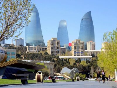 baku young people walk 09 02 23 1024x683 1 новости OC Media, Азербайджан-Армения, Нагорный Карабах, соцопрос