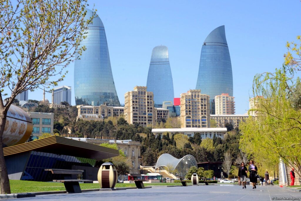 baku young people walk 09 02 23 1024x683 1 новости OC Media, Азербайджан-Армения, Нагорный Карабах, соцопрос