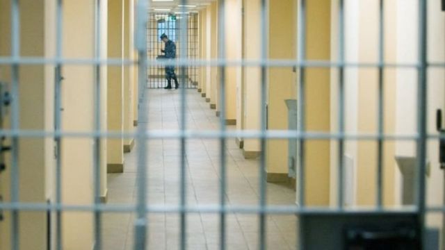 В России за первый с начала войны поджог военкомата дали 13 лет колонии. Столько за это еще не давали 2 СИЗО