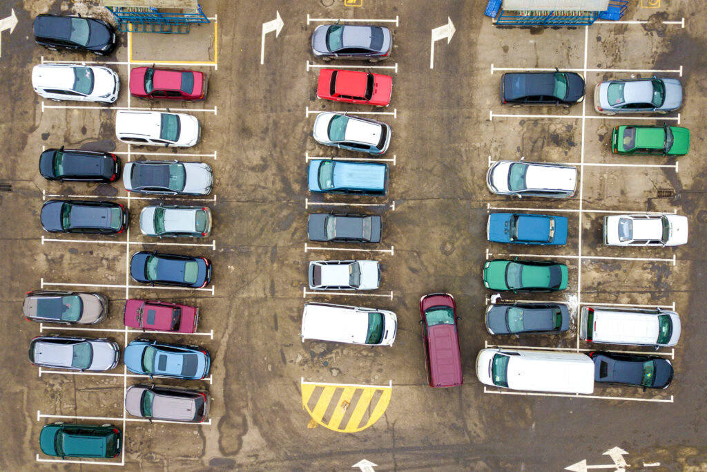 top down aerial view of many cars on a parking lot 2022 02 04 18 49 36 utc новости Грузия-Россия