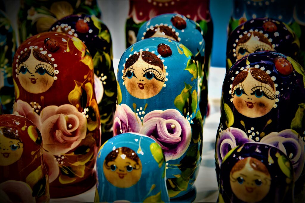 traditional handmade colorful russian doll matrios 2022 06 03 00 37 07 utc2 политика featured, Вячеслав Володин, Грузия-Россия, Дмитрий Песков, Маргарита Симоньян, Сергей Лавров