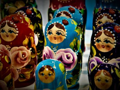 traditional handmade colorful russian doll matrios 2022 06 03 00 37 07 utc2 новости featured, Вячеслав Володин, Грузия-Россия, Дмитрий Песков, Маргарита Симоньян, Сергей Лавров