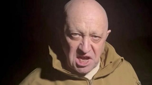 "Шойгу! Герасимов! Где боеприпасы? Посмотрите на них, суки". Пригожин пообещал, что ЧВК "Вагнер" покинет Бахмут 1 129612461 04a81ee9 95be 44fb b57b 77ccf0983849 BBC News Русская служба Бахмут, Валерий Герасимов, война в Украине, Евгений Пригожин, Россия, Сергей Шойгу, украина, ЧВК Вагнер
