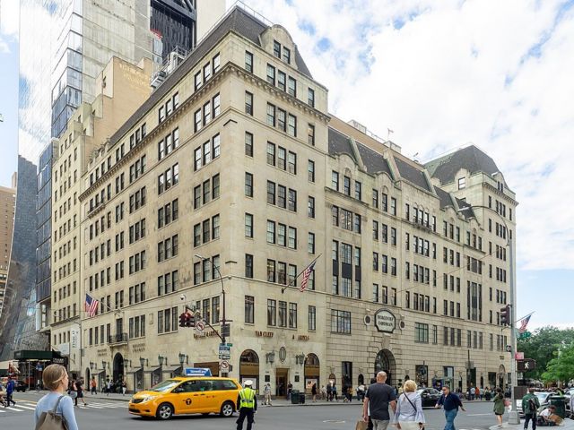 Здание универмага Bergdorf Goodman