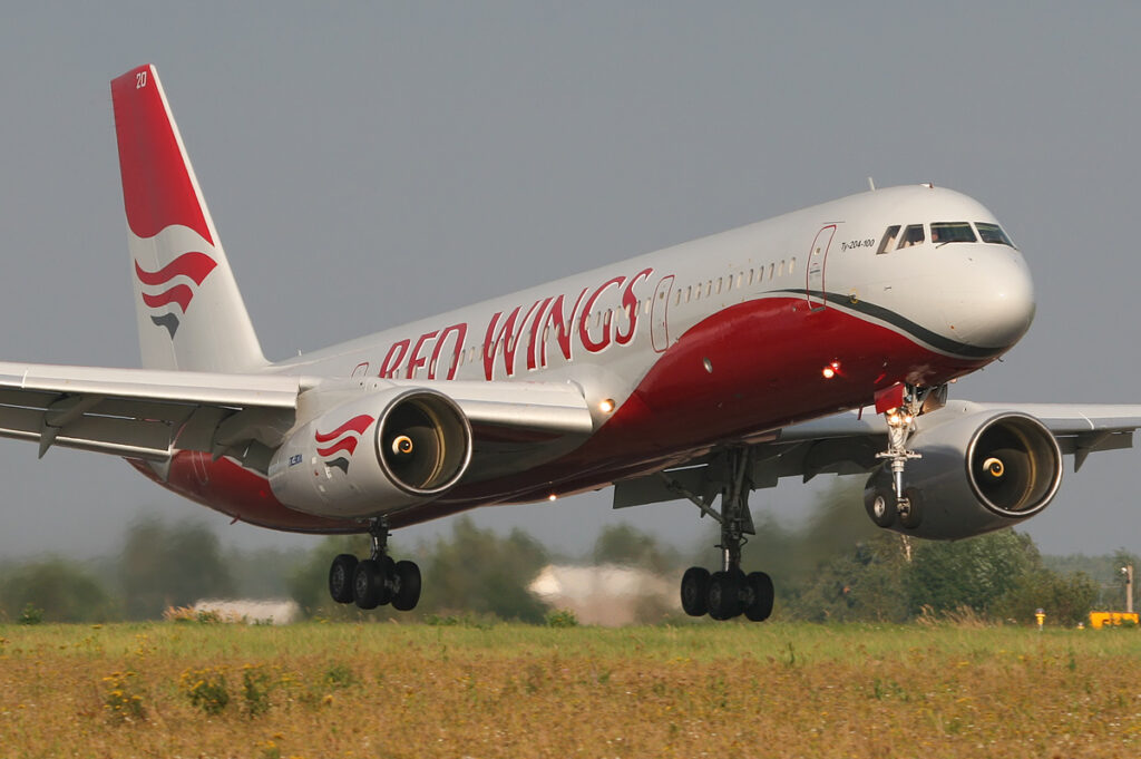 red wings airlines tupolev tu 204 100 новости Red Wings, авиасообщение, Грузия-Россия