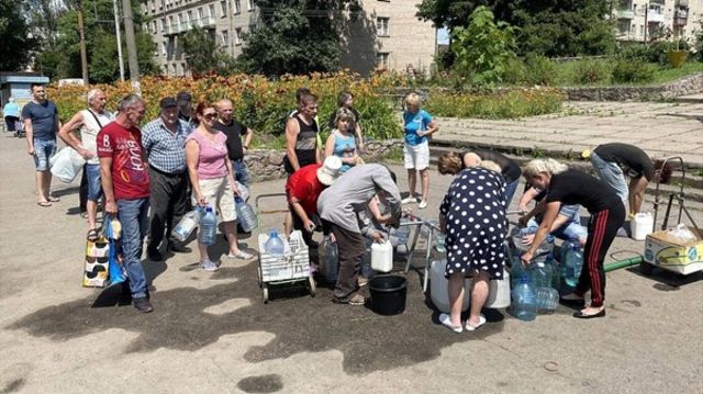 Очередь за водой в Марганце