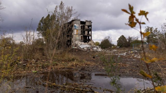 Разрушенное здание в Авдеевке