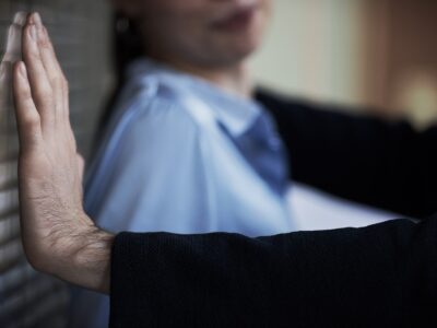 man pushing woman against wall in office workplac 2023 08 02 18 36 07 utc харассмент харассмент