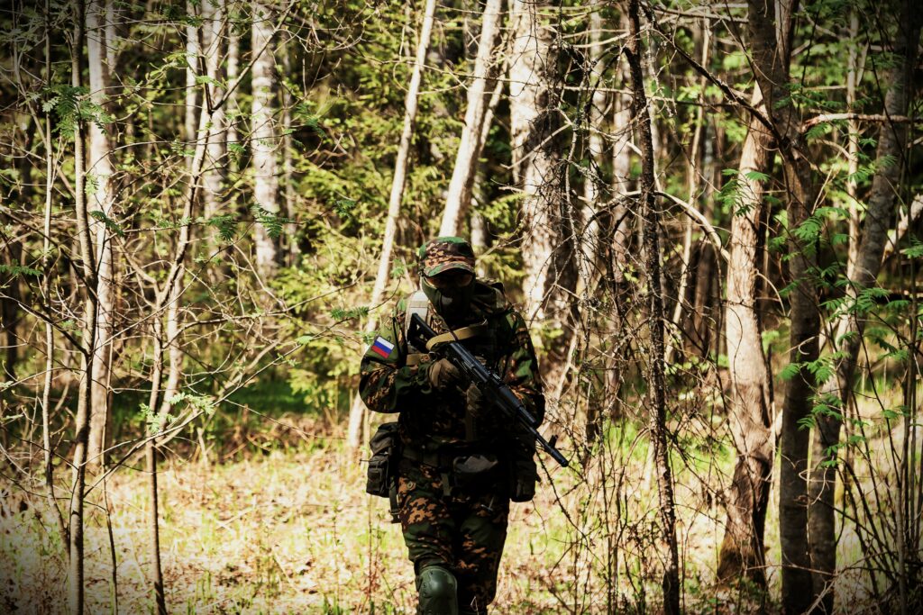 russian soldier man dressed military camouflage un 2022 11 17 23 40 53 utc общество featured, война в Украине, мобилизация, Россия