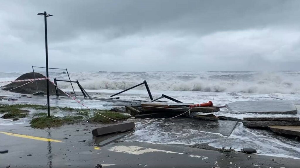 shtorm batumi.psd новости Аджария, Батуми, МВД Грузии, Служба по управлению чрезвычайными ситуациями, спасатели, Торнике Рижвадзе, Черное море, черноморское побережье