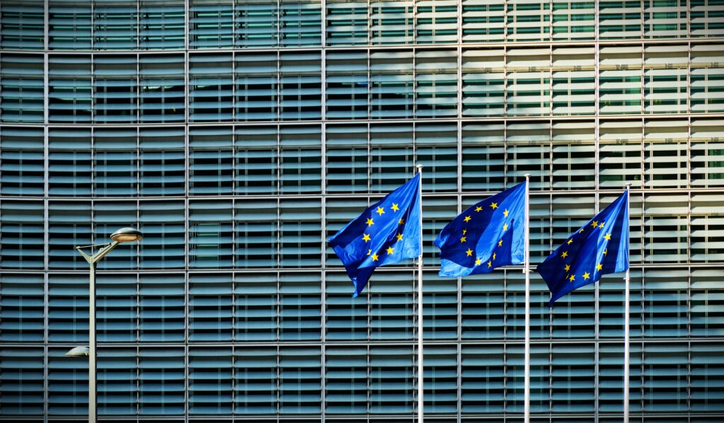 eu flags in front of european commission 2023 11 27 05 17 27 utc новости Грузинская мечта, Грузия-Евросоюз, запрет, оппозиция, политические партии грузии