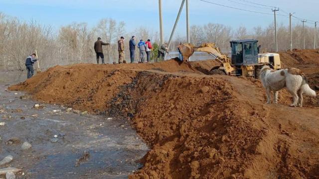 Создание насыпи для защиты от воды в селе Ивановка