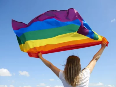 depositphotos 301588168 stock photo rear view woman rainbow flag WeekEnd Навигатор KHIDI, Басиани, ЛГБТ, лгбт-пропаганда, ночной клуб