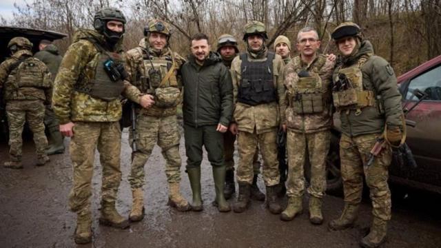Зеленский с военными в Работино