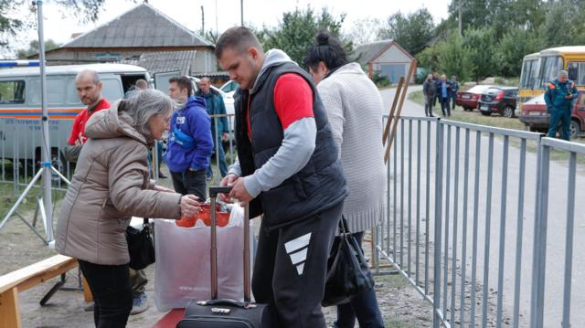 У пункта пропуска на границе в селе Логачевка Харьковской области