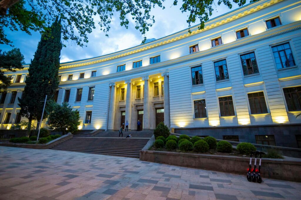 Абитуриенты больше не смогут выбирать несколько вузов для поступления в Грузии 1 univer vuz новости абитуриенты, вузы Грузии, Минобразования Грузии, университеты Грузии