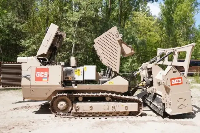 Машина разминирования швейцарской компании Global Clearance Solutions в Украине