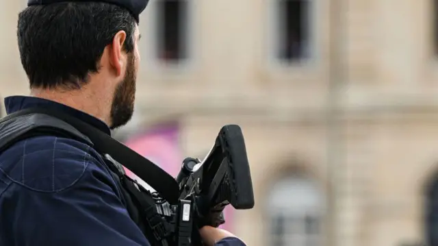 88733ec0 2373 11ef 907e 91a8d78624bf.jpg BBC News Русская служба война в Украине, Донбас, полиция Франции