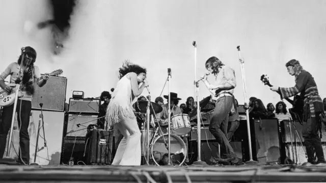 На сцене «Вудстока» — группа Jefferson Airplane