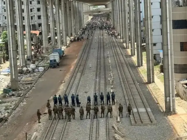 Полиция и протестующие