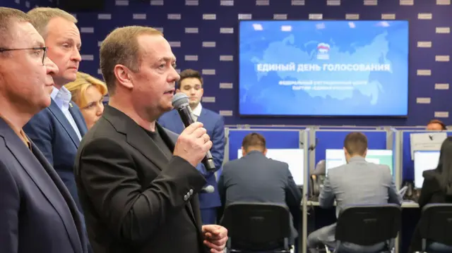 Дмитрий Медведев в штабе партии