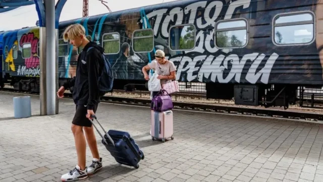 «Мой сын всегда сможет вернуться»: почему уезжают 17-летние украинцы и грозит ли Украине потерянное поколение 1 c2d5c660 6e9f 11ef b02d c5f3b724a1ea.png BBC News Русская служба война в Украине
