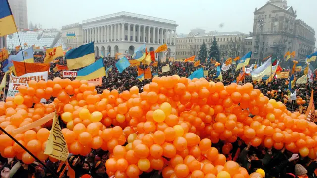 Сторонники Ющенко на Майдане 2 декабря